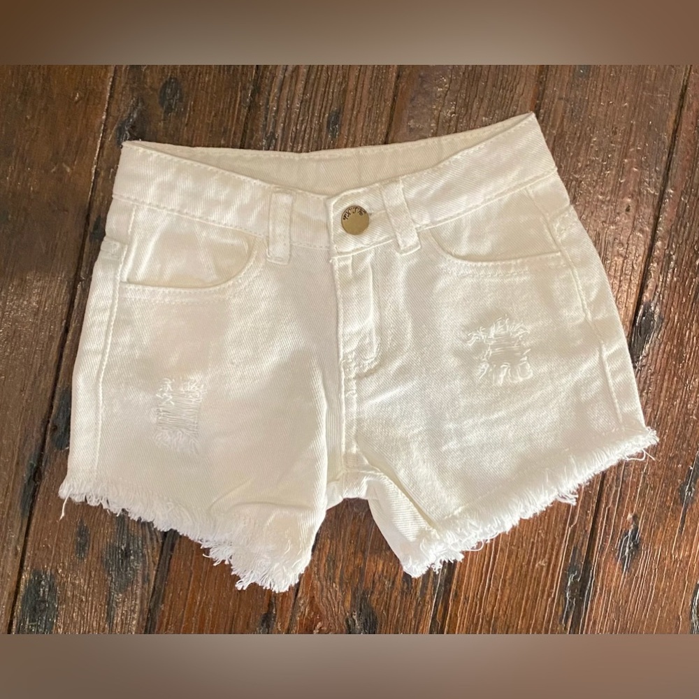 NWT, M.L. Kids Design Boutique Denim Shorts, White, Sz 2T